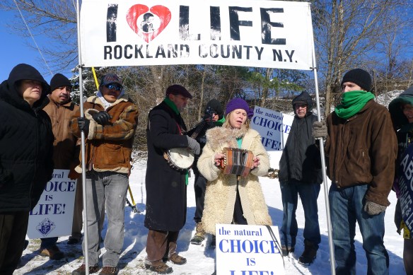 Mary Ann and Peter Partridge lead the group in song.